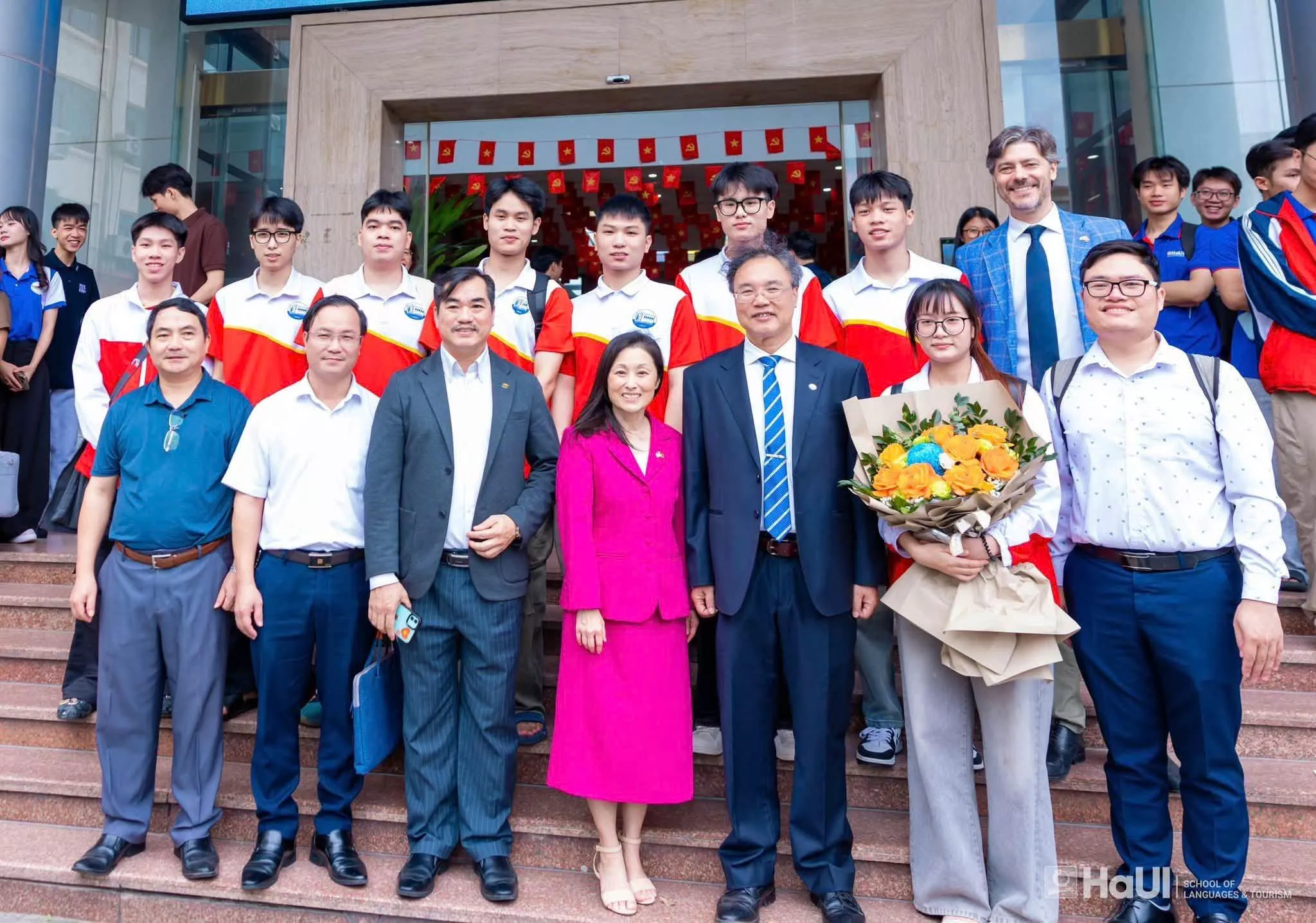 Thuyloi University attends the Launch of the NeoTECH English Works 2026–2027 project
