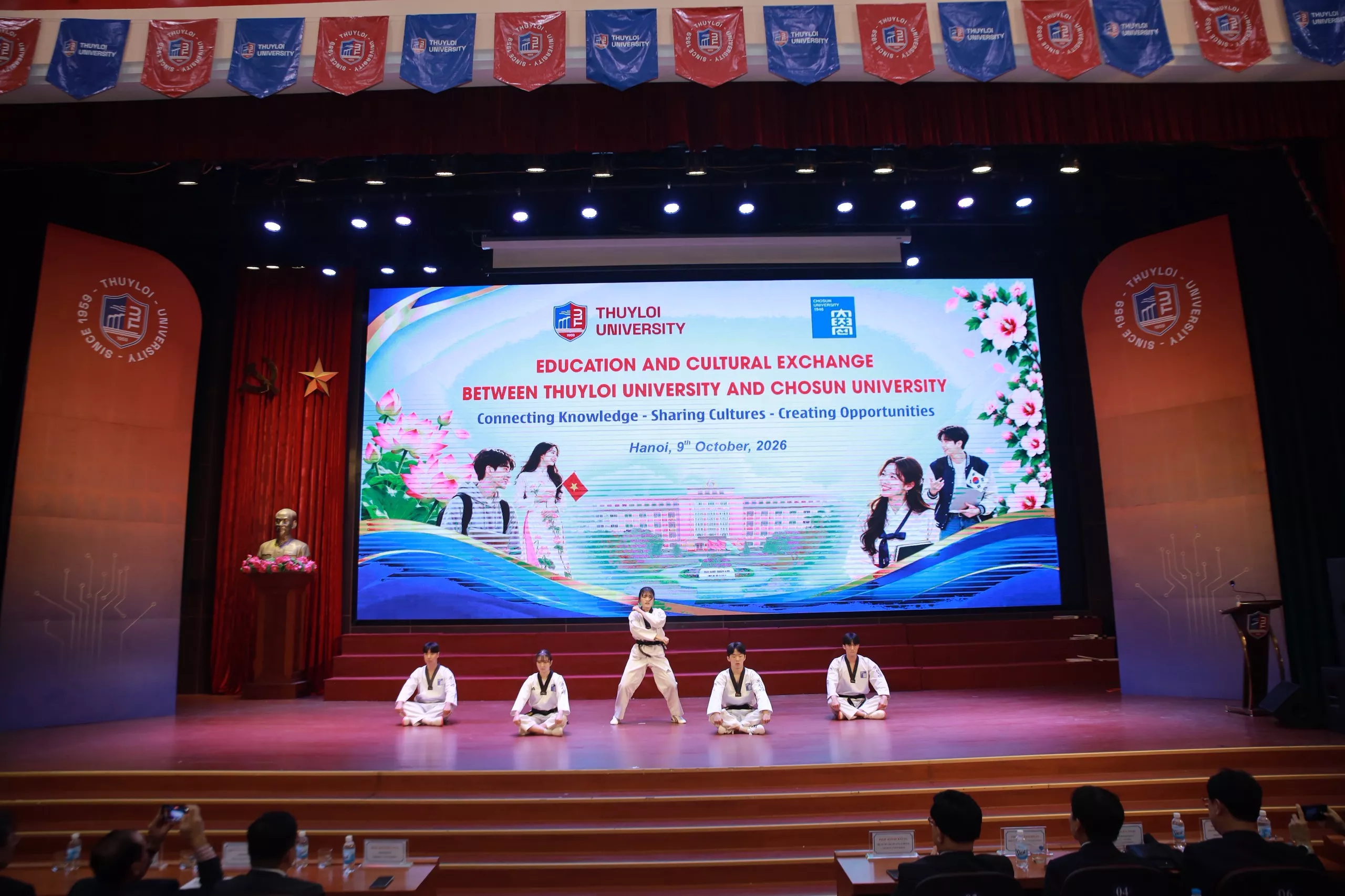 Sôi nổi chương trình giao lưu văn hóa Việt – Hàn và trao 20 suất học bổng Đại học Chosun cho sinh viên Trường Đại học Thủy lợi
