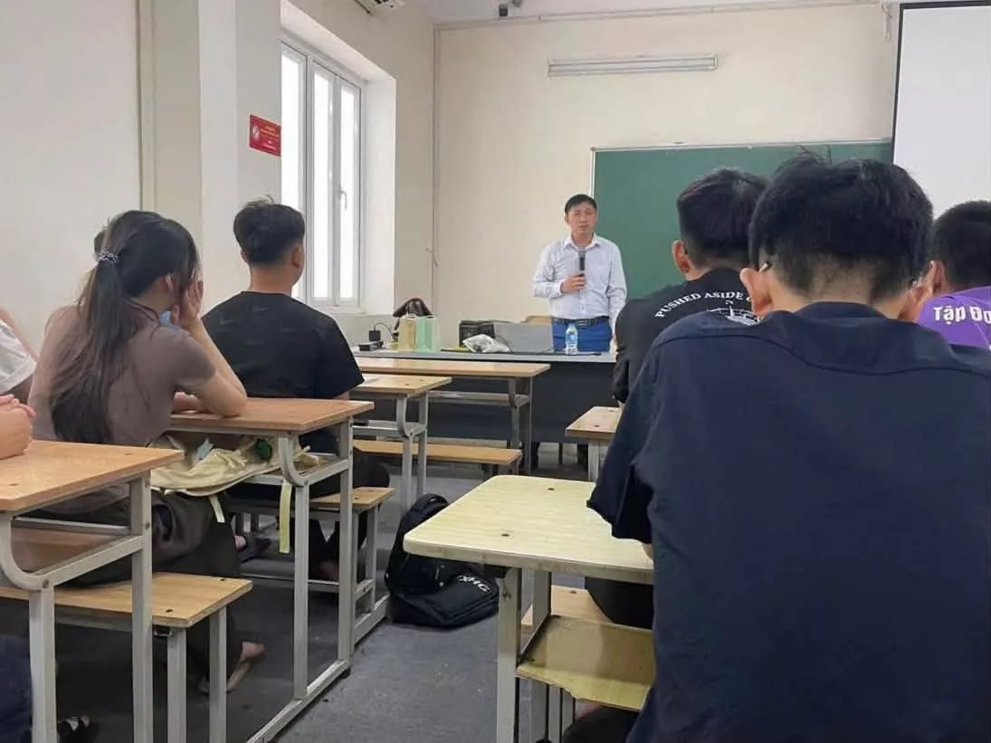 Duy trì nề nếp sinh hoạt lớp định kỳ, đồng hành cùng sinh viên năm học 2026–2027
