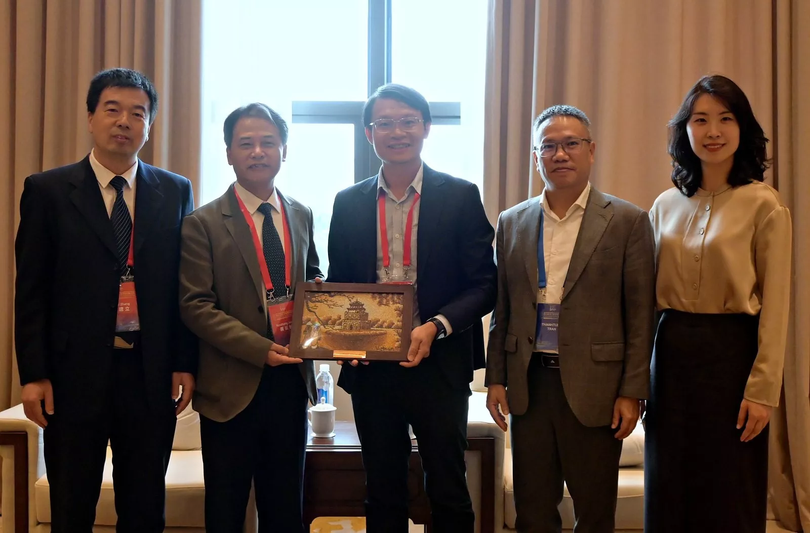 Trường Đại học Thủy lợi tiếp nhận cờ đăng cai Hội nghị quốc tế về Cửa sông và Bờ biển lần thứ 10 (ICEC 2030)