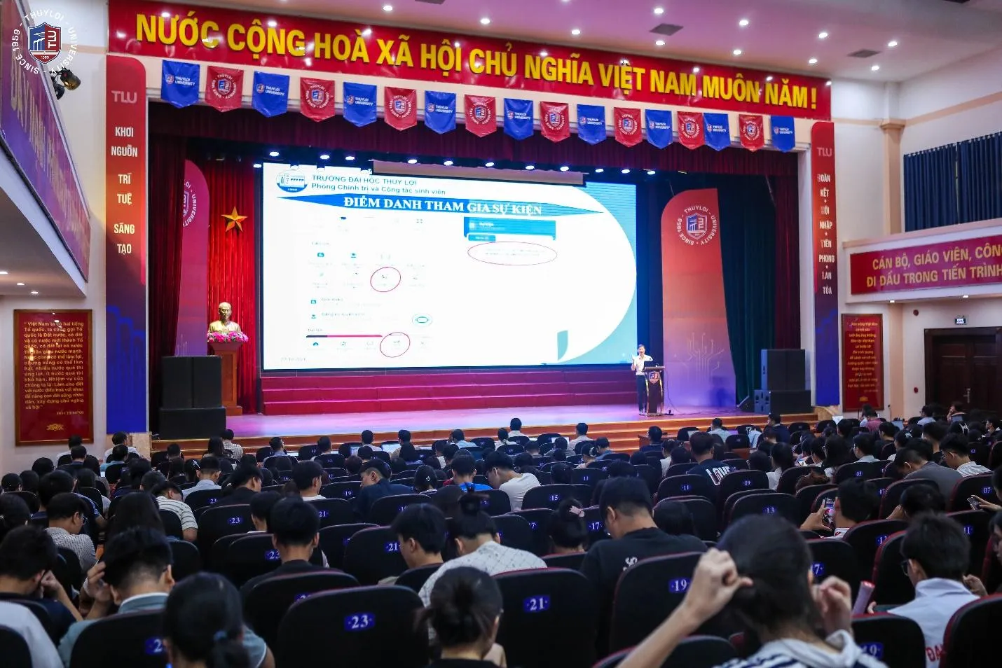 Đổi mới công tác sinh viên từ những vấn đề thực tiễn